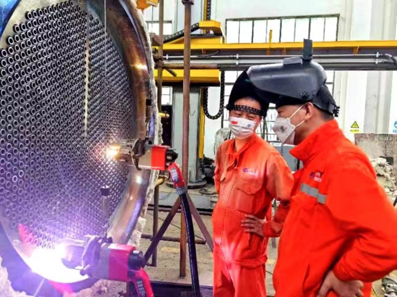 立足實(shí)體拼創(chuàng)新 鐵馬踏破鑄夢(mèng)來(lái)---瀘天化弘旭公司制造的國(guó)內(nèi)第二臺(tái)全國(guó)產(chǎn)特種高壓設(shè)備交付使用(圖3) 立足實(shí)體拼創(chuàng)新 鐵馬踏破鑄夢(mèng)來(lái)---瀘天化弘旭公司制造的國(guó)內(nèi)第二臺(tái)全國(guó)產(chǎn)特種高壓設(shè)備交付使用(圖3)