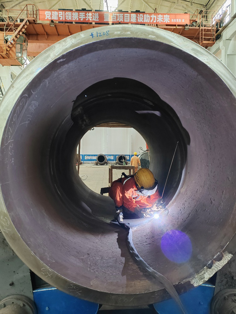 立足實(shí)體拼創(chuàng)新 鐵馬踏破鑄夢(mèng)來(lái)---瀘天化弘旭公司制造的國(guó)內(nèi)第二臺(tái)全國(guó)產(chǎn)特種高壓設(shè)備交付使用(圖4) 立足實(shí)體拼創(chuàng)新 鐵馬踏破鑄夢(mèng)來(lái)---瀘天化弘旭公司制造的國(guó)內(nèi)第二臺(tái)全國(guó)產(chǎn)特種高壓設(shè)備交付使用(圖4)