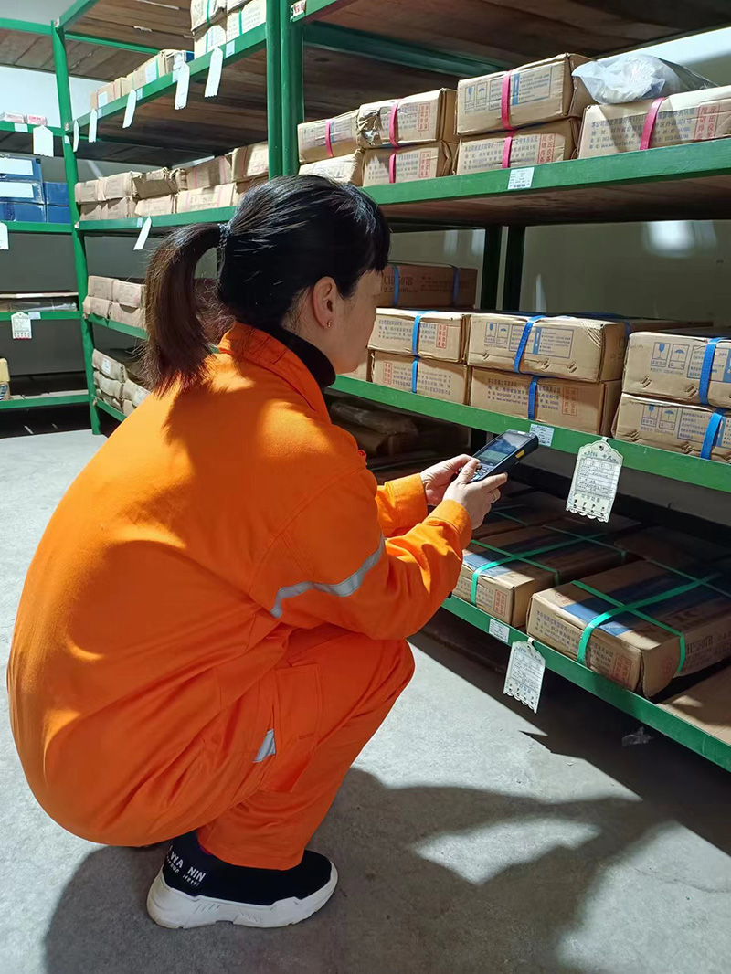 堅(jiān)守崗位過(guò)清明 奮斗實(shí)干敬英烈(圖4) 堅(jiān)守崗位過(guò)清明 奮斗實(shí)干敬英烈(圖4)