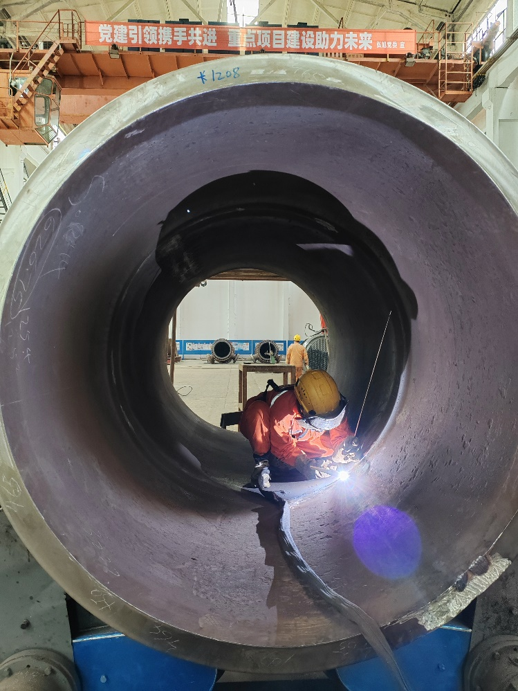 瀘天化弘旭公司制造的國內(nèi)第二臺全國產(chǎn)特種高壓設備交付使用(圖4) 瀘天化弘旭公司制造的國內(nèi)第二臺全國產(chǎn)特種高壓設備交付使用(圖4)