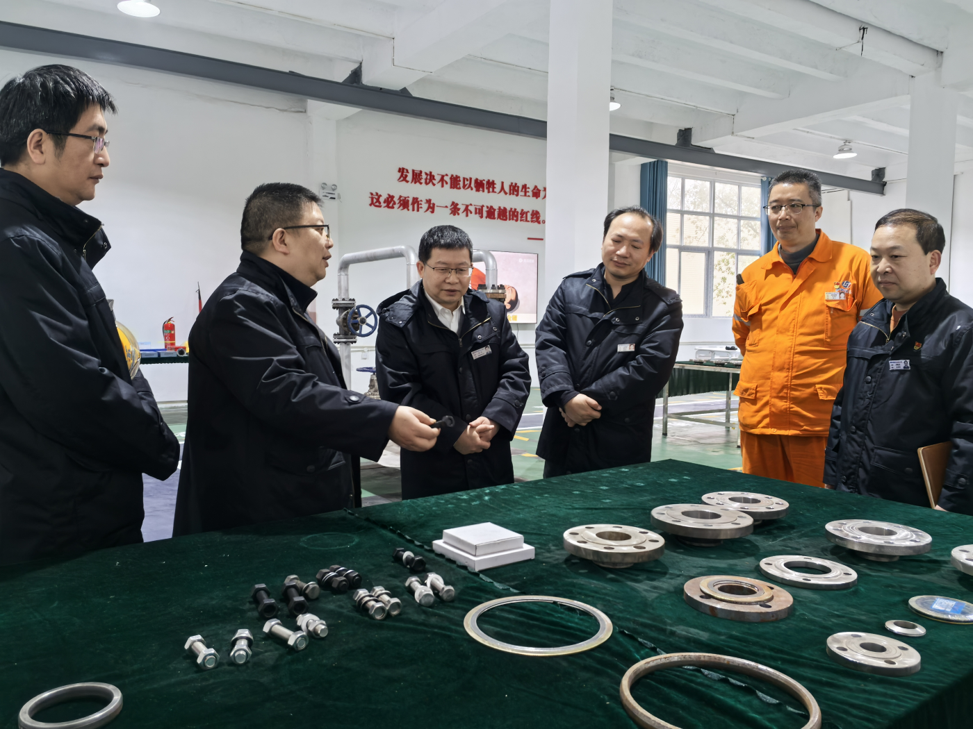 瀘天化股份公司到弘旭公司調(diào)研指導工作(圖3) 瀘天化股份公司到弘旭公司調(diào)研指導工作(圖3)