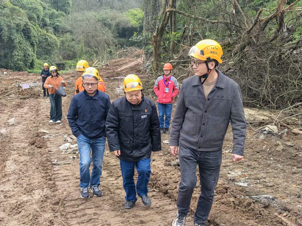 ?瀘天化集團安全生產(chǎn)專項督導組赴弘旭公司開展實地檢查(圖4) ?瀘天化集團安全生產(chǎn)專項督導組赴弘旭公司開展實地檢查(圖4)