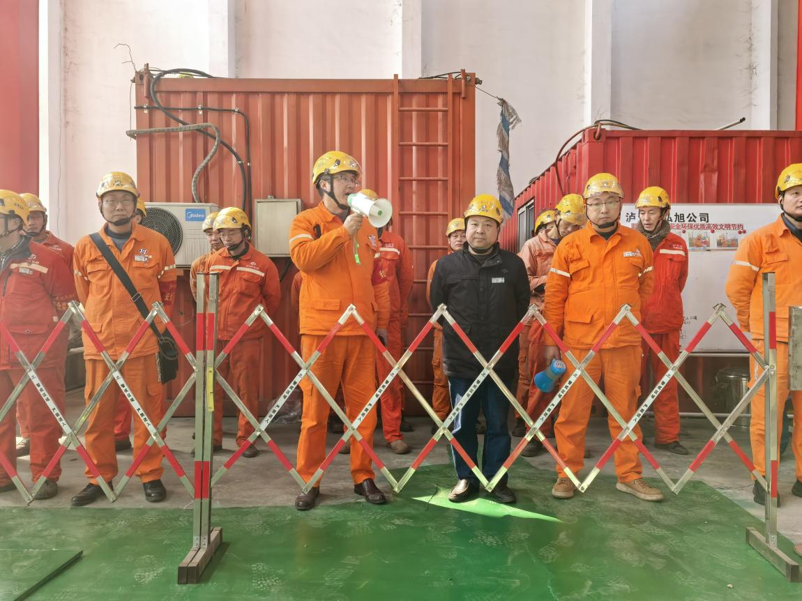 弘旭公司開展有限空間事故救援應(yīng)急演練(圖1)