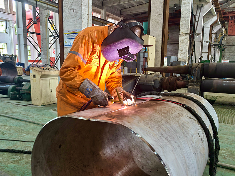 弘旭員工直面烈日考驗，汗水鑄就質量豐碑(圖2)