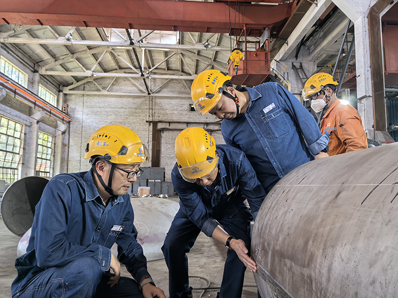 弘旭公司總經(jīng)理劉小東帶隊(duì)督導(dǎo)設(shè)備制造安全生產(chǎn)專項(xiàng)檢查(圖3) 弘旭公司總經(jīng)理劉小東帶隊(duì)督導(dǎo)設(shè)備制造安全生產(chǎn)專項(xiàng)檢查(圖3)