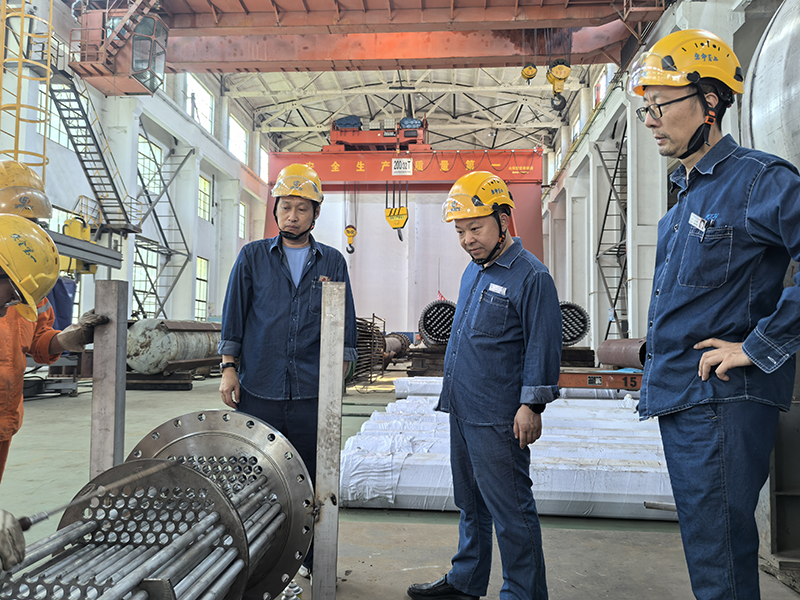 弘旭公司總經(jīng)理劉小東帶隊(duì)督導(dǎo)設(shè)備制造安全生產(chǎn)專項(xiàng)檢查(圖1) 弘旭公司總經(jīng)理劉小東帶隊(duì)督導(dǎo)設(shè)備制造安全生產(chǎn)專項(xiàng)檢查(圖1)