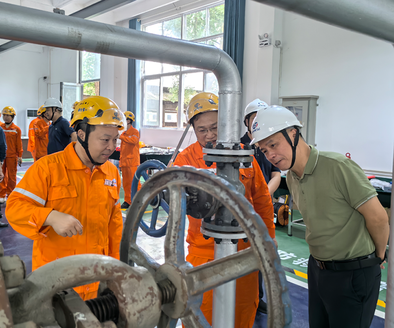 瀘天化集團公司外部董事赴弘旭公司調(diào)研指導(dǎo)工作(圖6) 瀘天化集團公司外部董事赴弘旭公司調(diào)研指導(dǎo)工作(圖6)