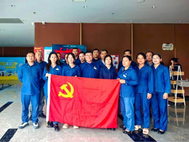 觀看《東極島》厚植愛國情懷(圖2)