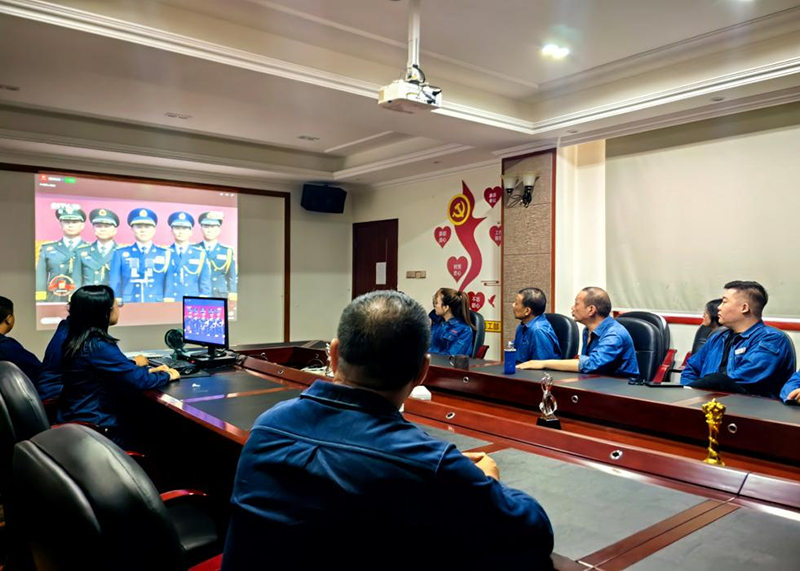  弘旭公司組織觀看九三閱兵式，激發(fā)愛國熱情(圖3)