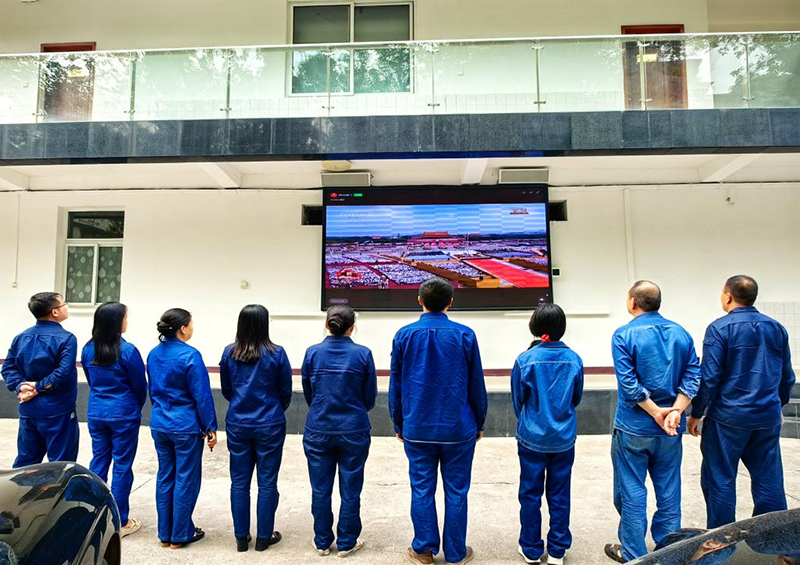  弘旭公司組織觀看九三閱兵式，激發(fā)愛國熱情(圖2)