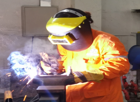 永不褪色的女勞?！浐胄窆倦妰x防腐工程處葉華蘭