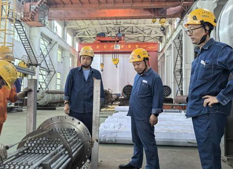 弘旭公司總經(jīng)理劉小東帶隊督導設(shè)備制造安全生產(chǎn)專項檢查